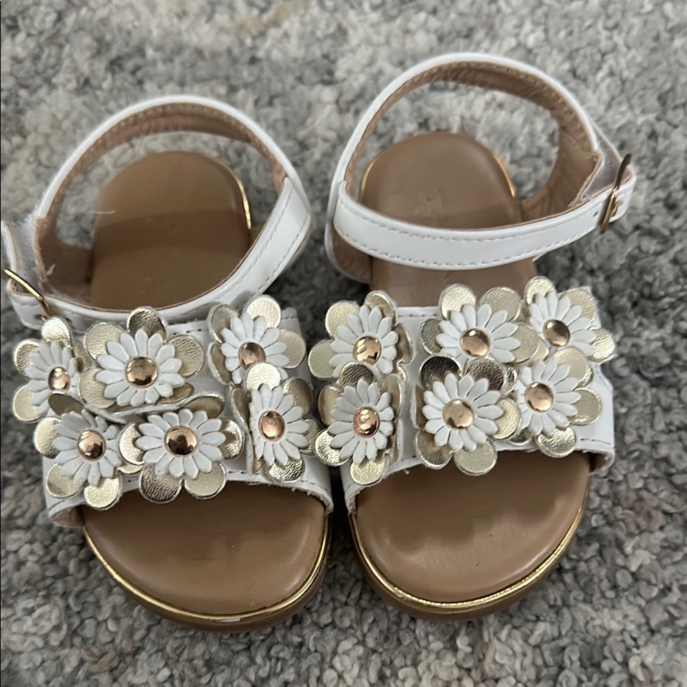 Tahari sandals 5